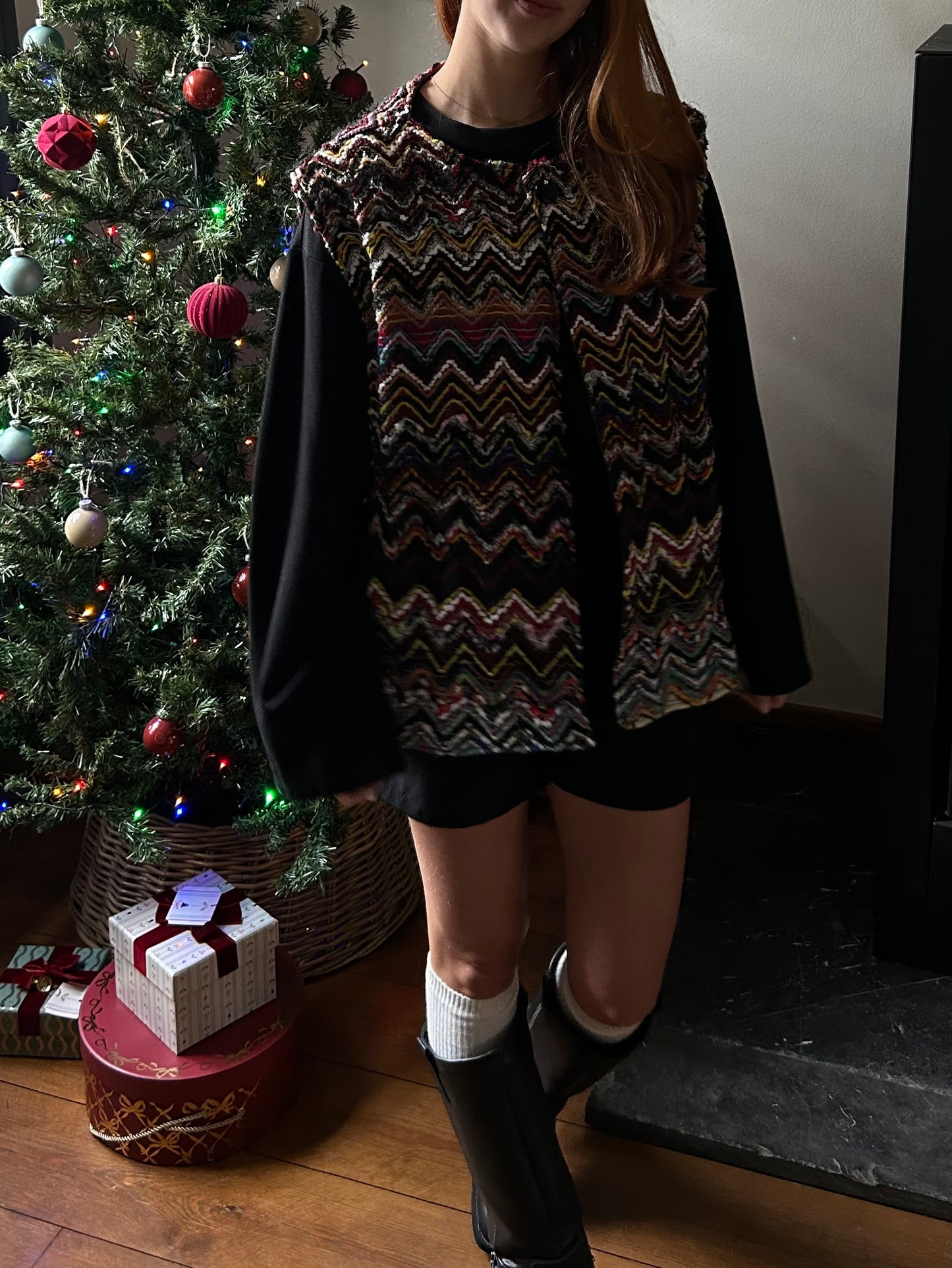 Reversible vest with a top button