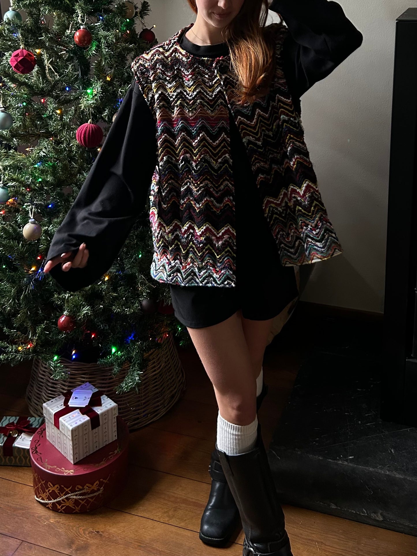 Reversible vest with a top button