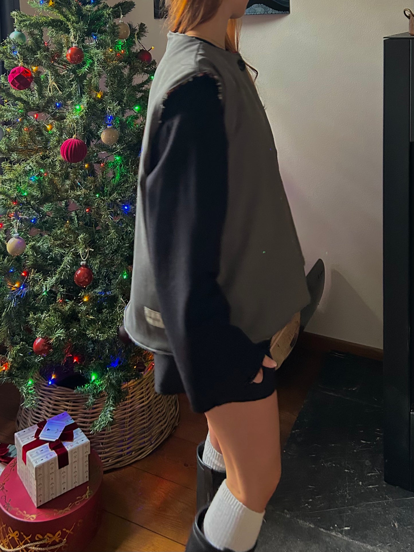 Reversible vest with a top button