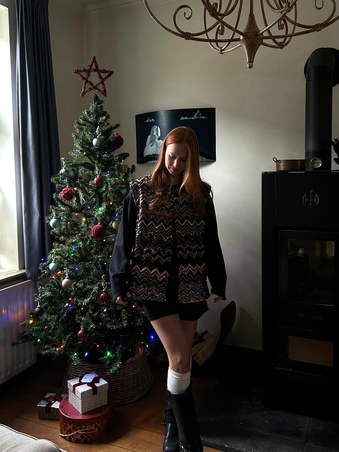 Reversible vest with a top button