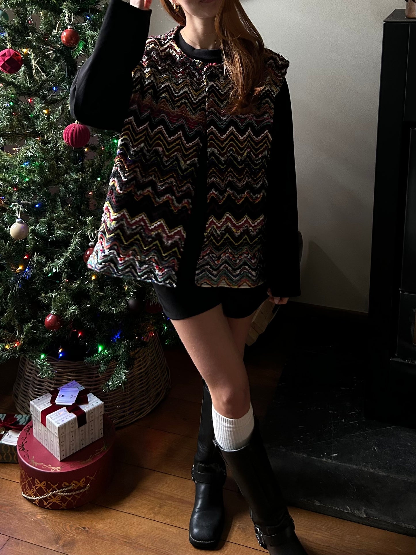 Reversible vest with a top button