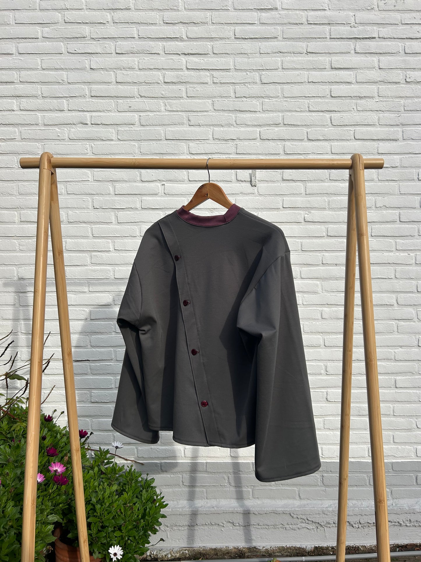 Pattern Top With Oblique Back