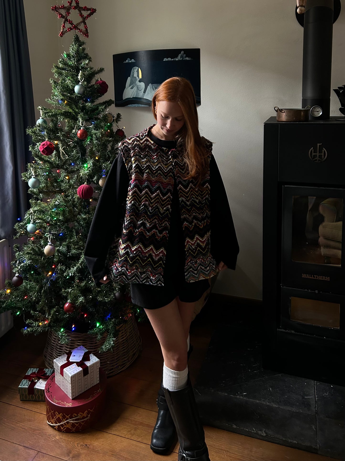 Reversible vest with a top button